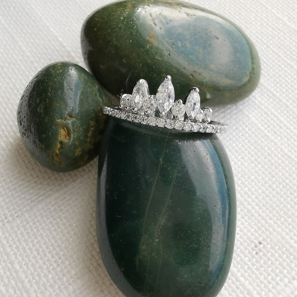 NWT Crown Tiara CZ 14k white gold ring stacking ring size 8